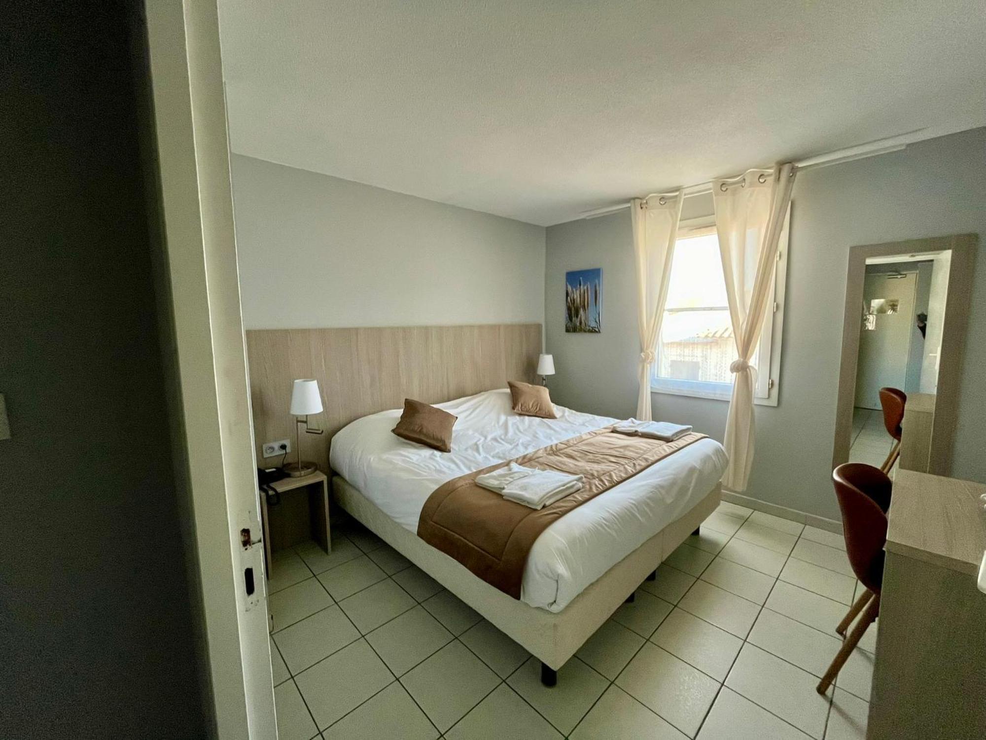 Hotel Les Arcades Saintes-Maries-de-la-Mer Exteriör bild